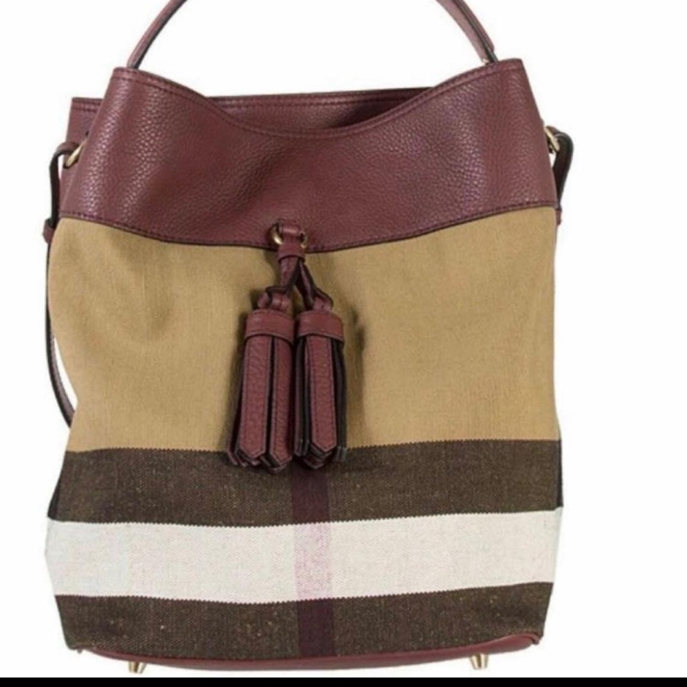 Authentic Burberry Hobo Grainy leather